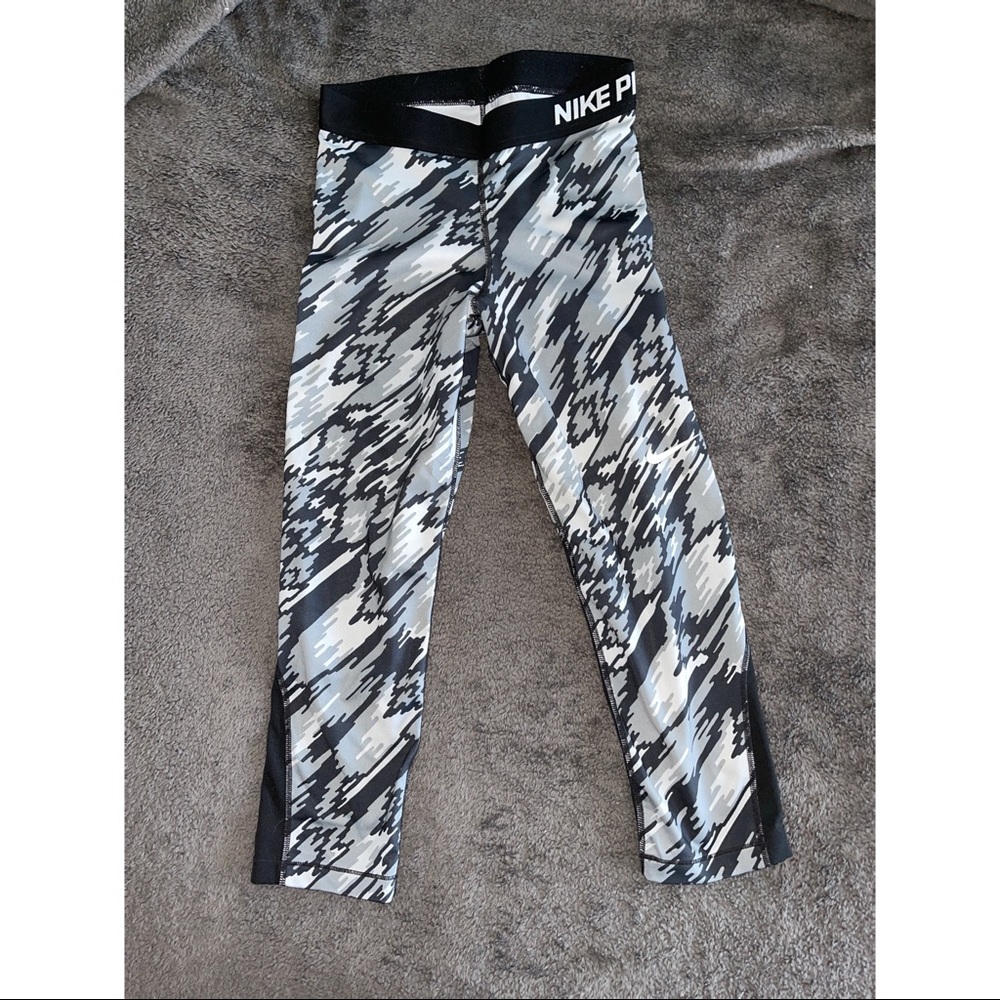 Nike Pro Dri-Fit Cropped Leggings Medium